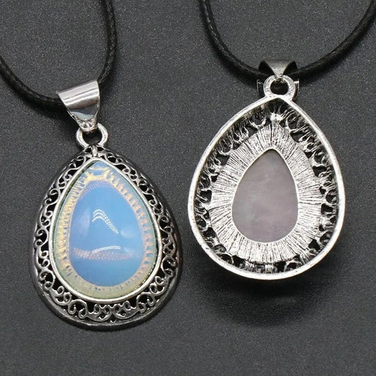 Collier avec Pendentif goutte en Opale - Bonheur de Lune