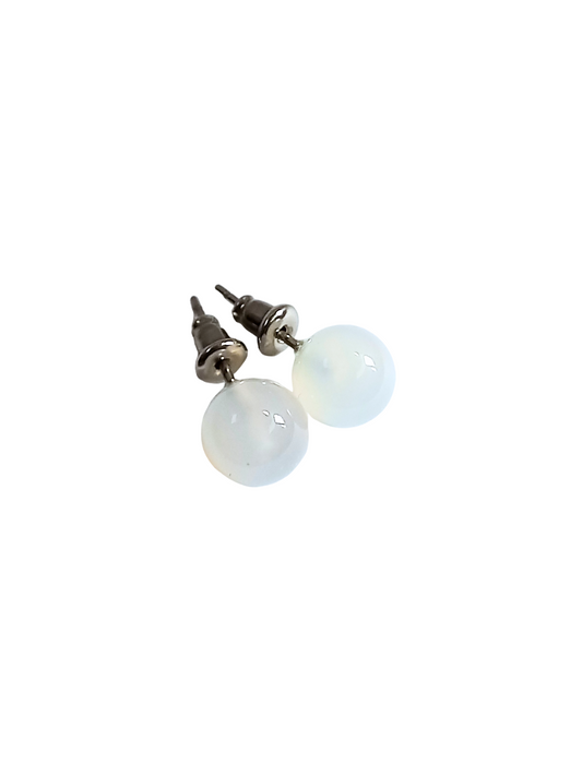 Boucles d'Oreilles en Acier Inoxydable avec Perles d'Agate Blanche 8mm – Élégantes et Apaisantes pour l'Équilibre Émotionnel - Bonheur de Lune