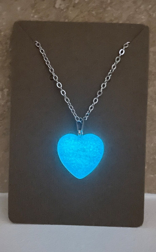 Collier avec pendentif Cœur bleu phosphorescent - Bonheur de Lune